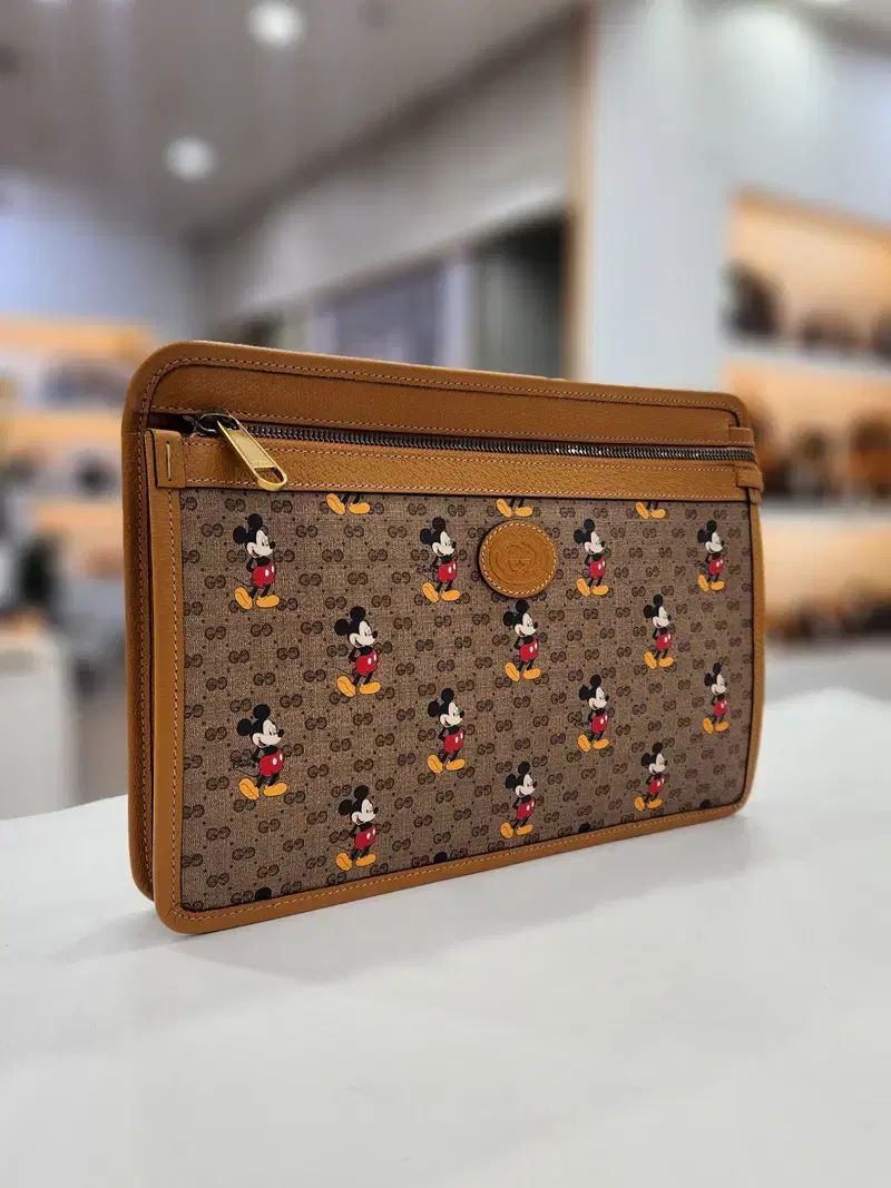 グッチ ミッキーマウス ジッパー クラッチバッグ 602552