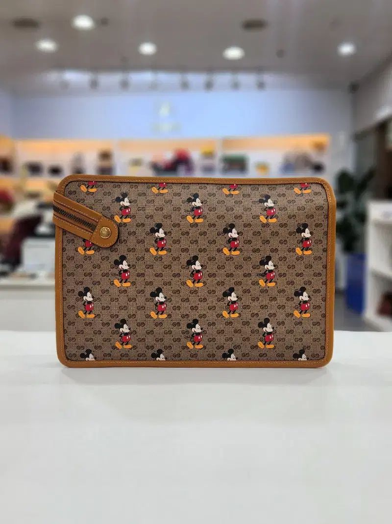 ジッパー クラッチバッグ