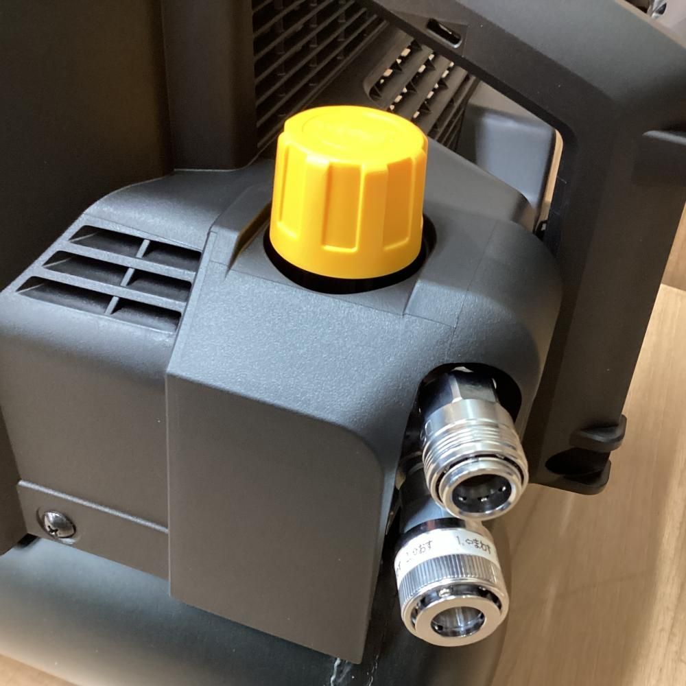 エアーコンプレッサー ブラック