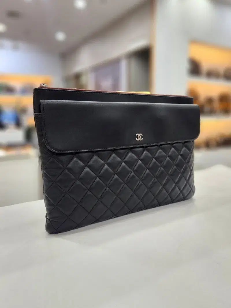 シャネル ラムスキン フラップ クラッチバッグ a82683