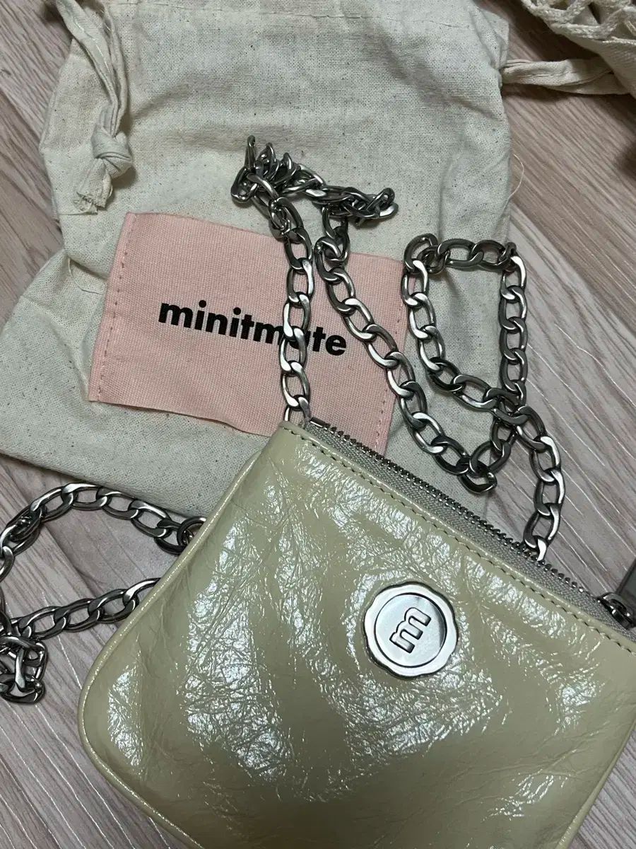 MINITMUTE ミニミュート チェーン ミニバック アイボリー