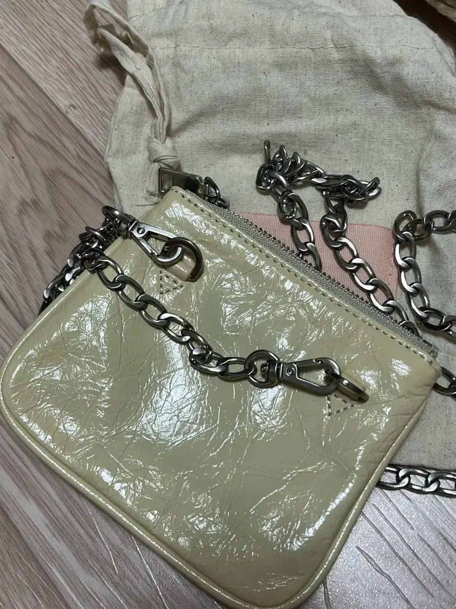 MINITMUTE ミニミュート チェーン ミニバック アイボリー