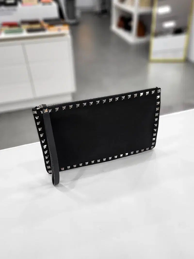 ロックスタッズ クラッチバッグ