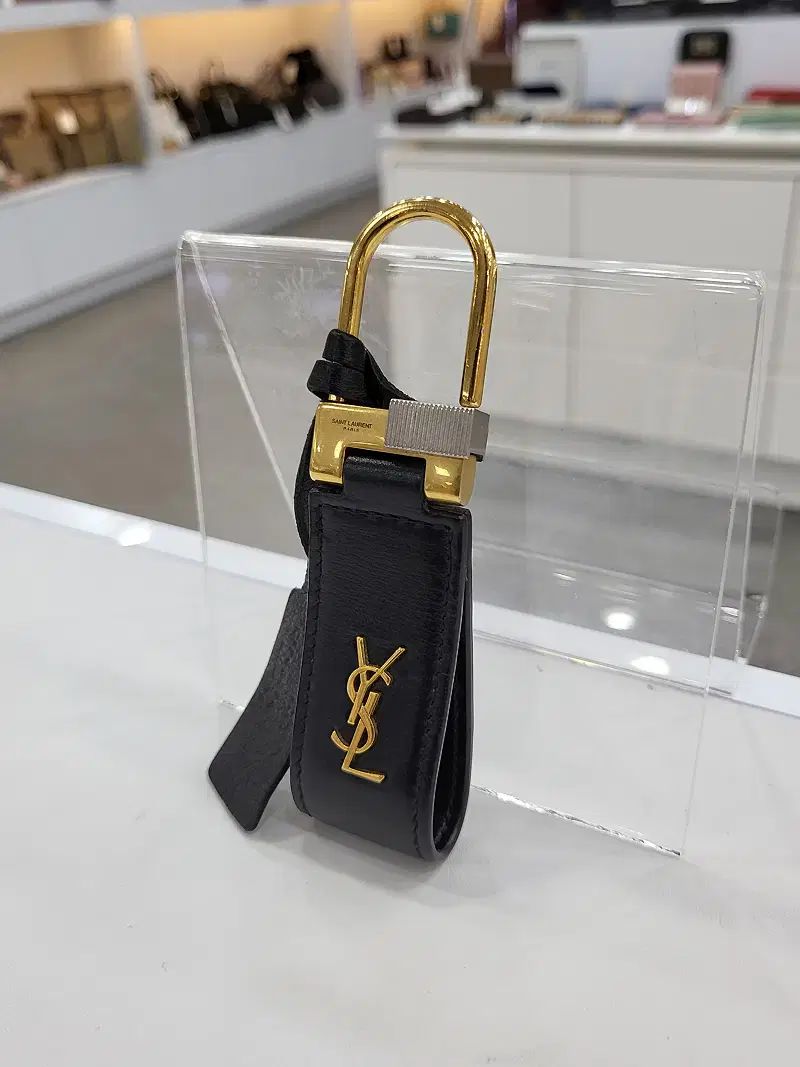 モノグラム ゴールド