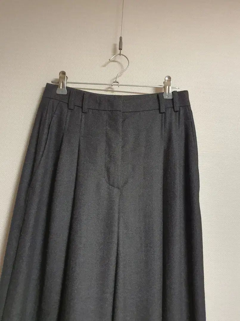 モンポポ ピンタック ウール ワイド スラックス パンツ S サイズ DECORATOM_COM_BR