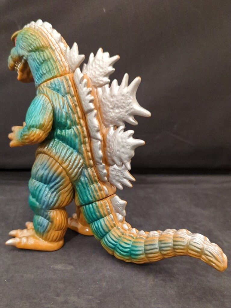 ゴジラ64ミドルサイズ黄土色成型