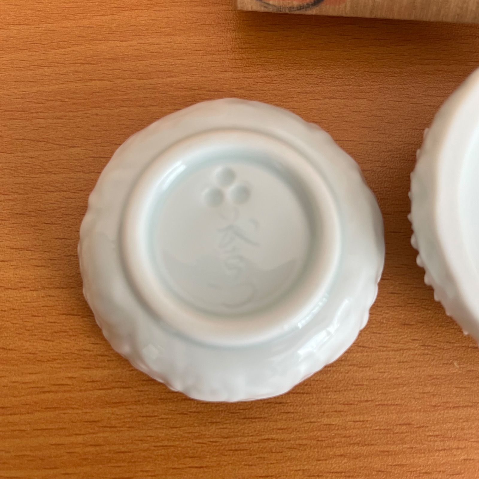 【新品　未使用】茂右ェ門窯　菊香合　菊花　香炉 新品 未使用】 【茂右ェ門窯】菊香合 香合 - メルカリ