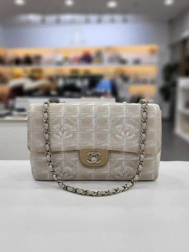 シャネル ファブリック シルバー ショルダーバッグ 6番台