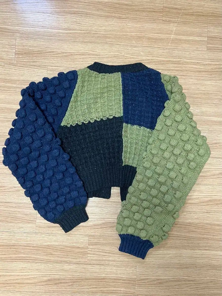 ライン半クロップドカーディガン