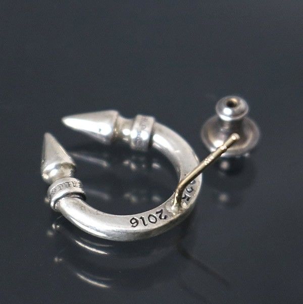 スパイク ピアス