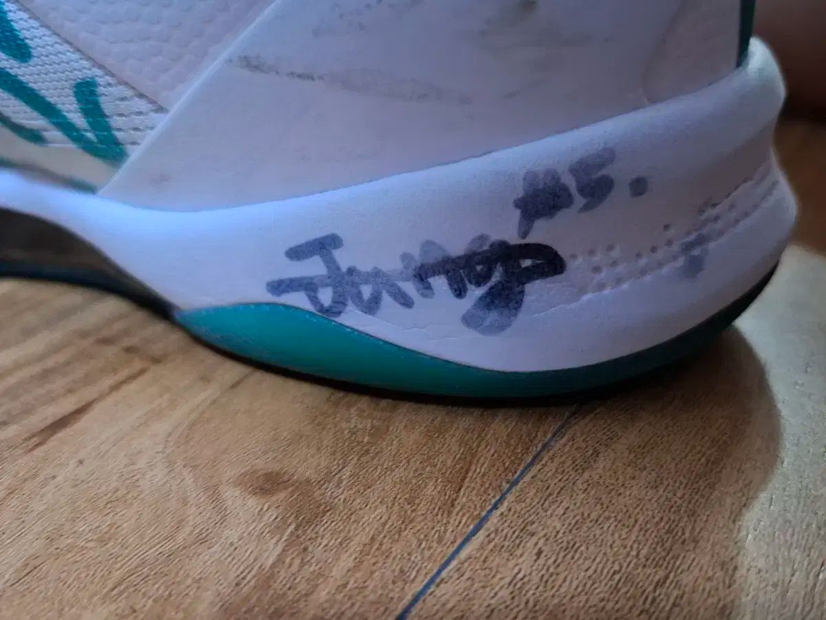 アクア バスケシューズ