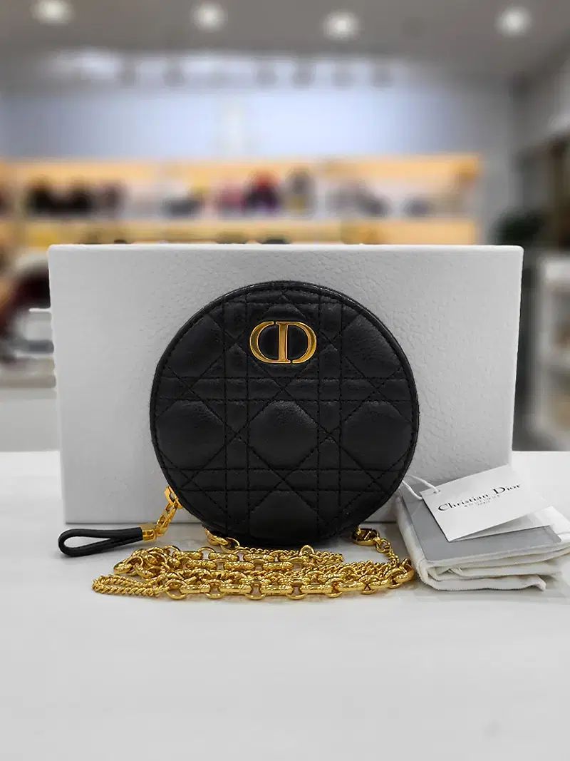 ディオール Caro ラウンド サプル カナージュ カーフスキン クロスバッグ S5092UWHC