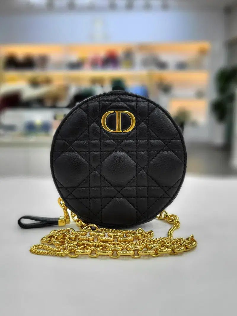 ディオール Caro ラウンド サプル カナージュ カーフスキン クロスバッグ S5092UWHC