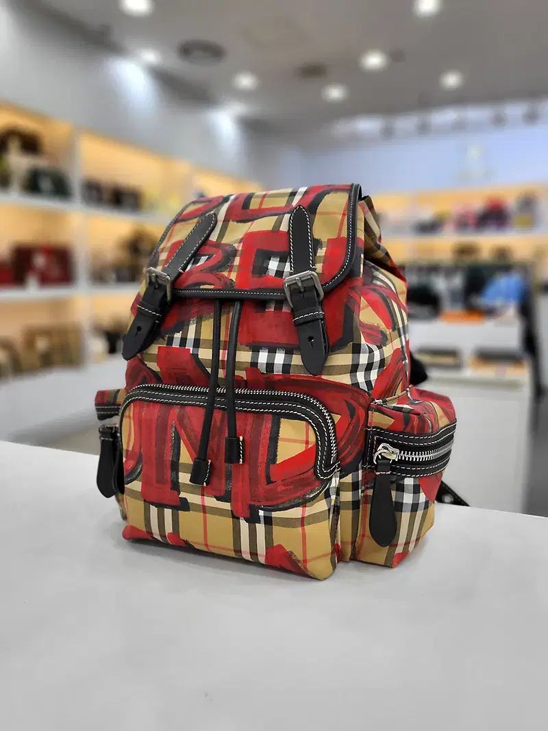 バーバリー グラフィティ チェック ナイロン バックパック 4075836