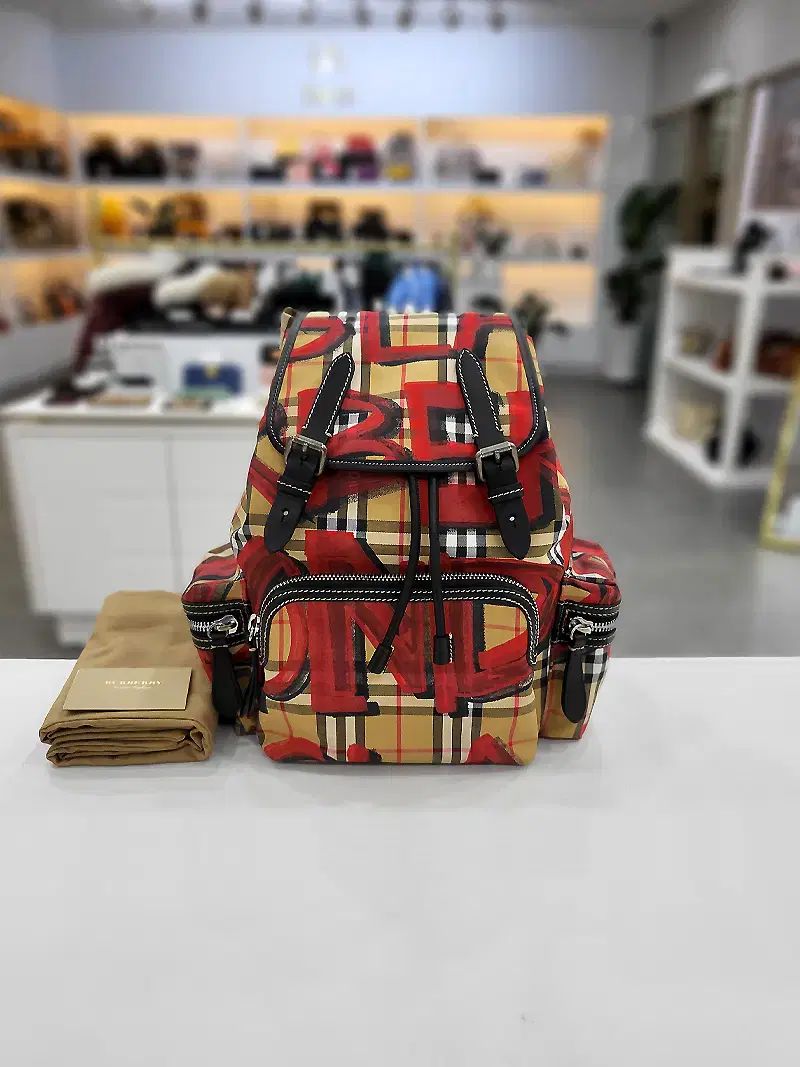 バーバリー グラフィティ チェック ナイロン バックパック 4075836