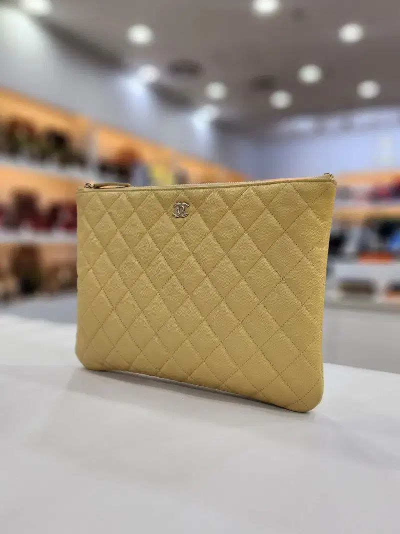 シャネル CHANEL クラシック Classic キャビア地 ニューミディアム Mサイズ ゴールド 金장 クラッチバッグ 付き チャーム a82545 DECORATOM_COM_BR