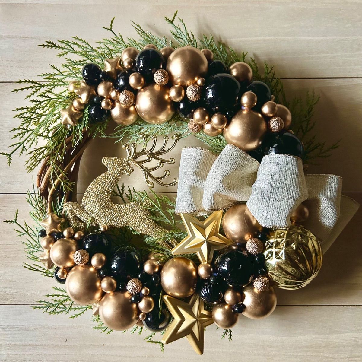 巨大クリスマスリース。 巨大クリスマスリース ライト付き