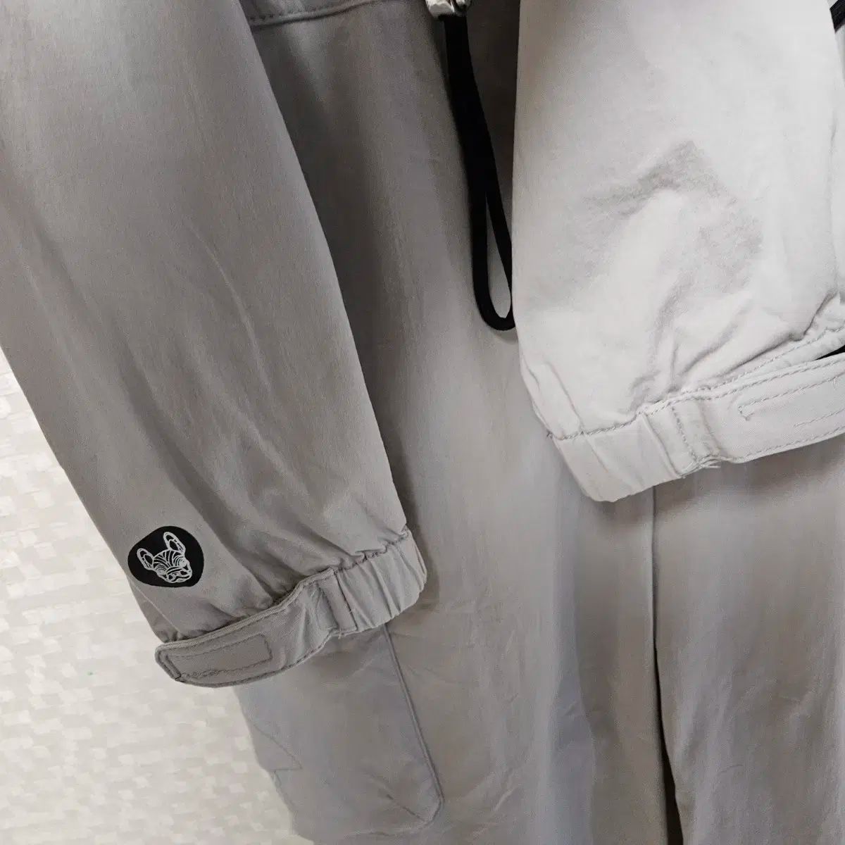 ジャンプ スーツ