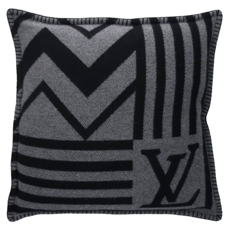 ルイヴィトン M79525 LVサミット ロゴクッション メンズ