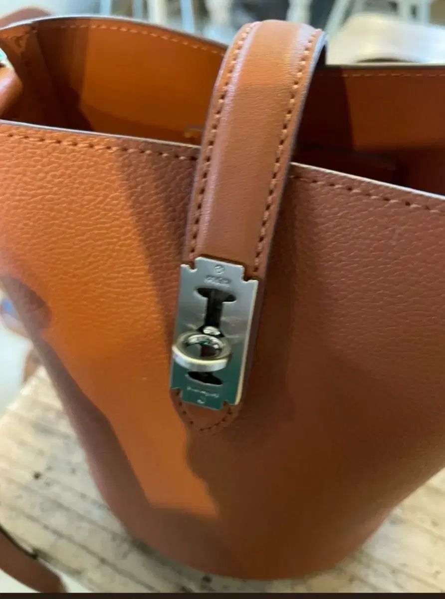 vunqueキャメル バケットバッグ