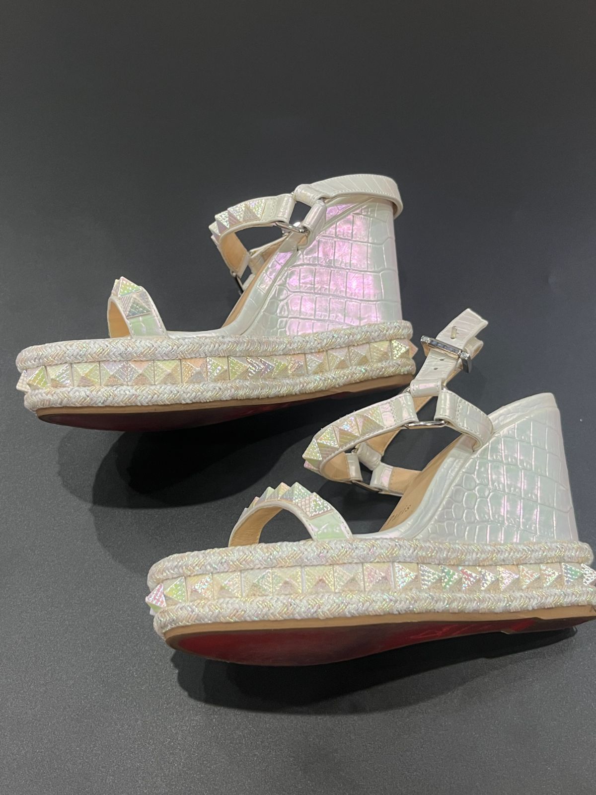 クリスチャンルブタン 靴 サンダル 白 B25090476