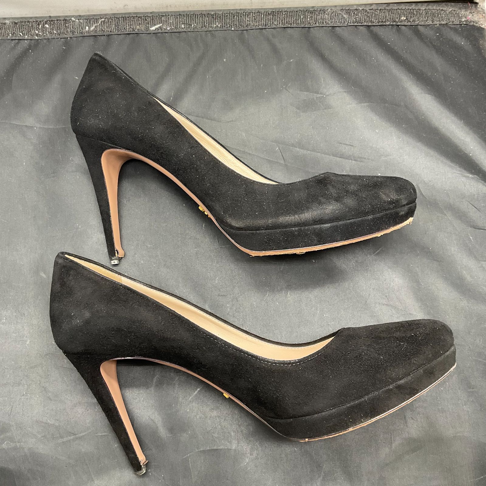 プラダ パンプス