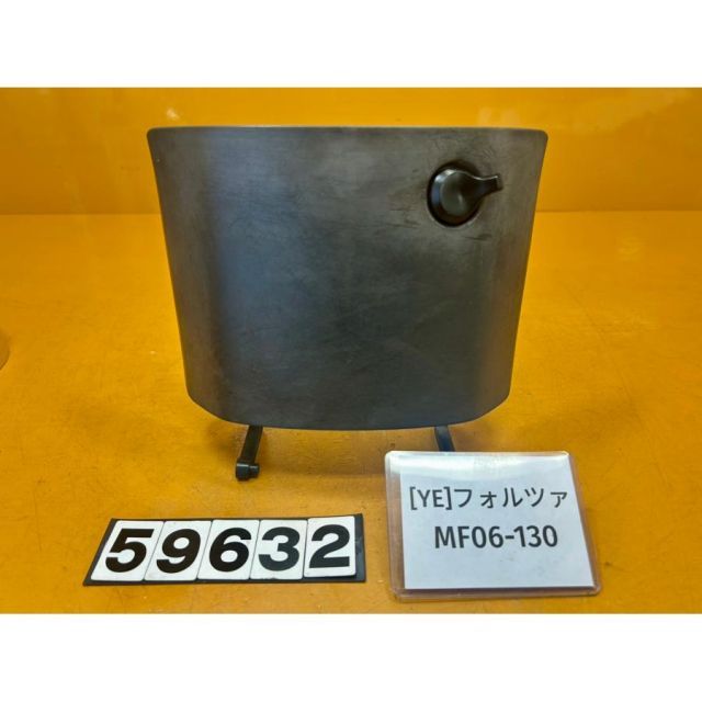 YE 59632 ホンダ HONDA フォルツァ MF06-130 給料口カバー インナー カウル ガソリン 燃料 蓋