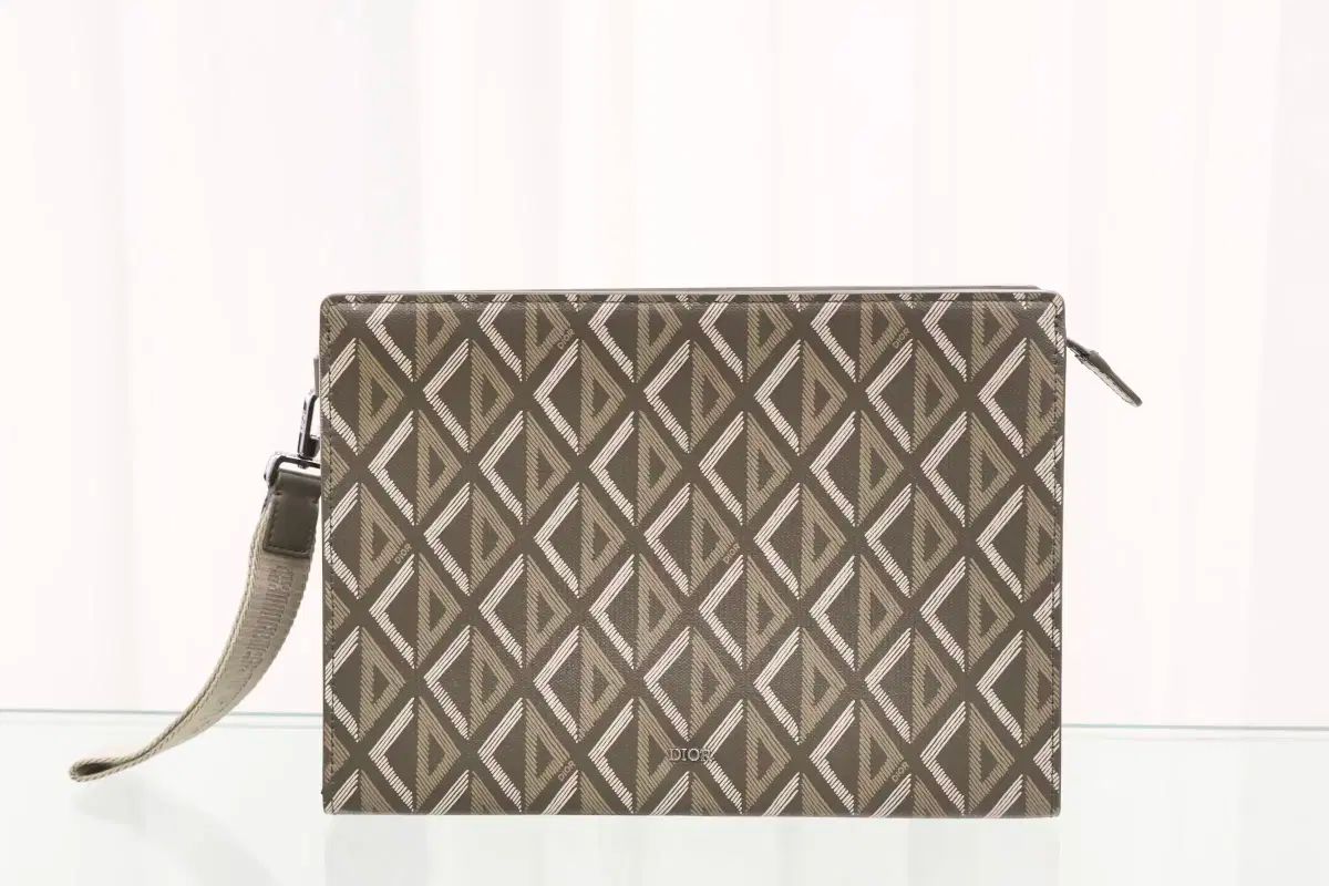 ディオール A5 トライアングル エッセンシャル クラッチバッグ 2ESCA483DCO デパート