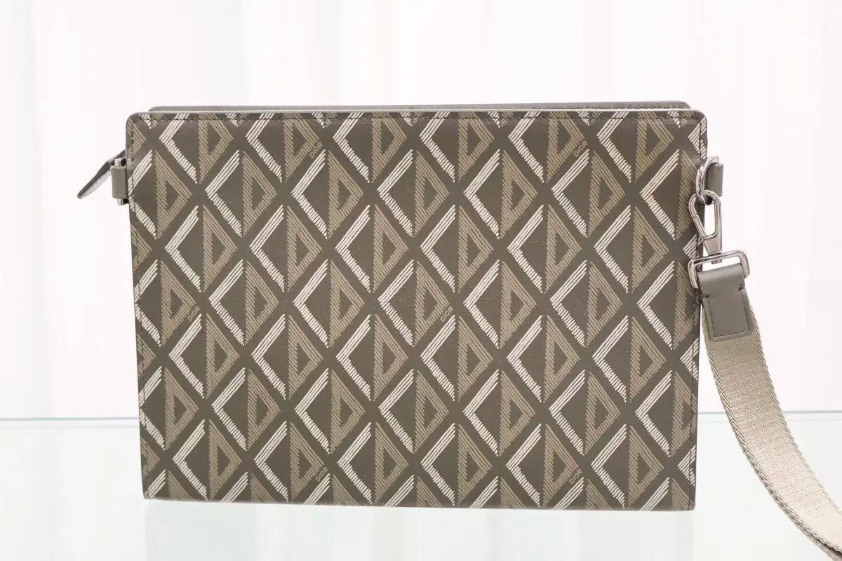 トライアングル エッセンシャル