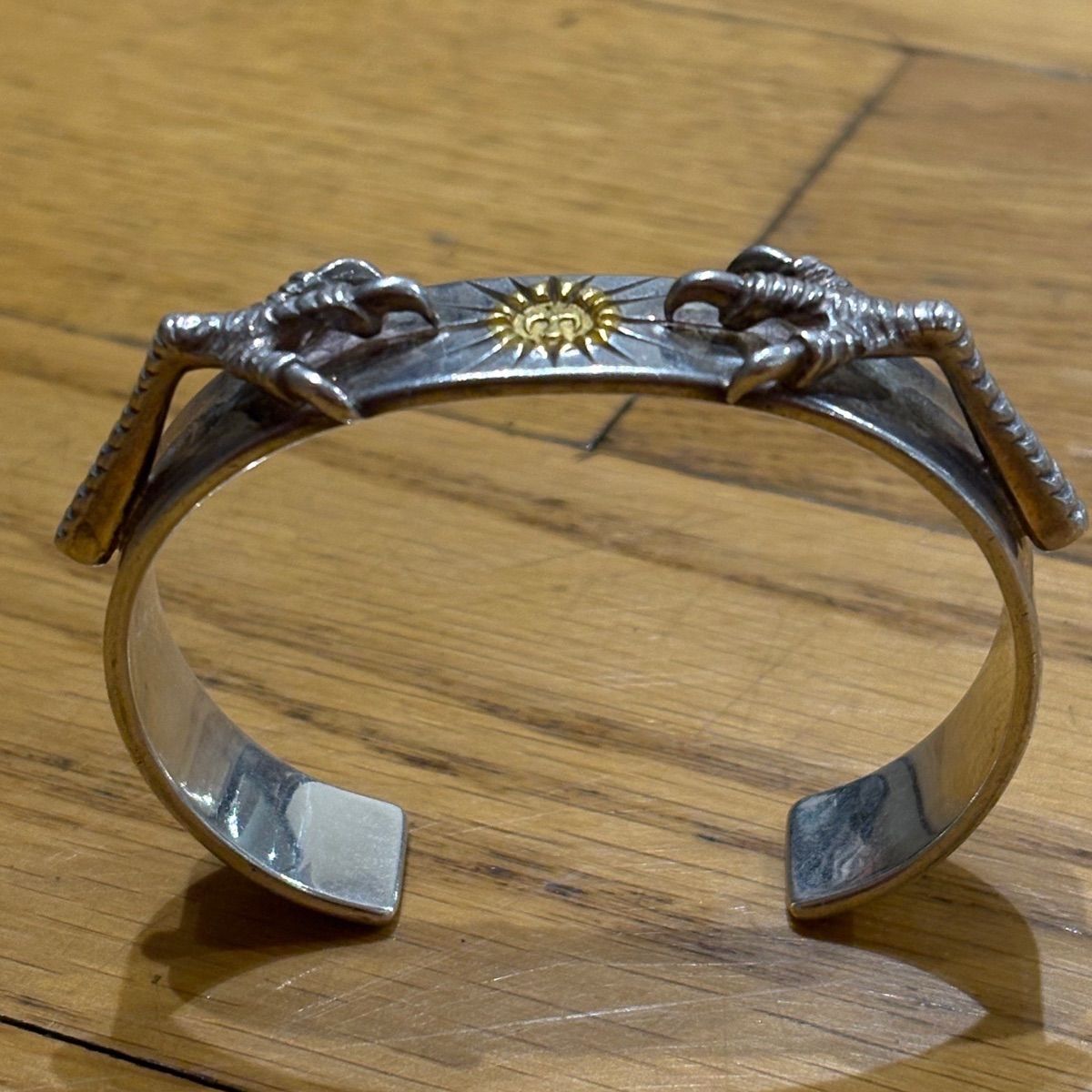 SUN 太陽彫りイーグルクロー付きバングル