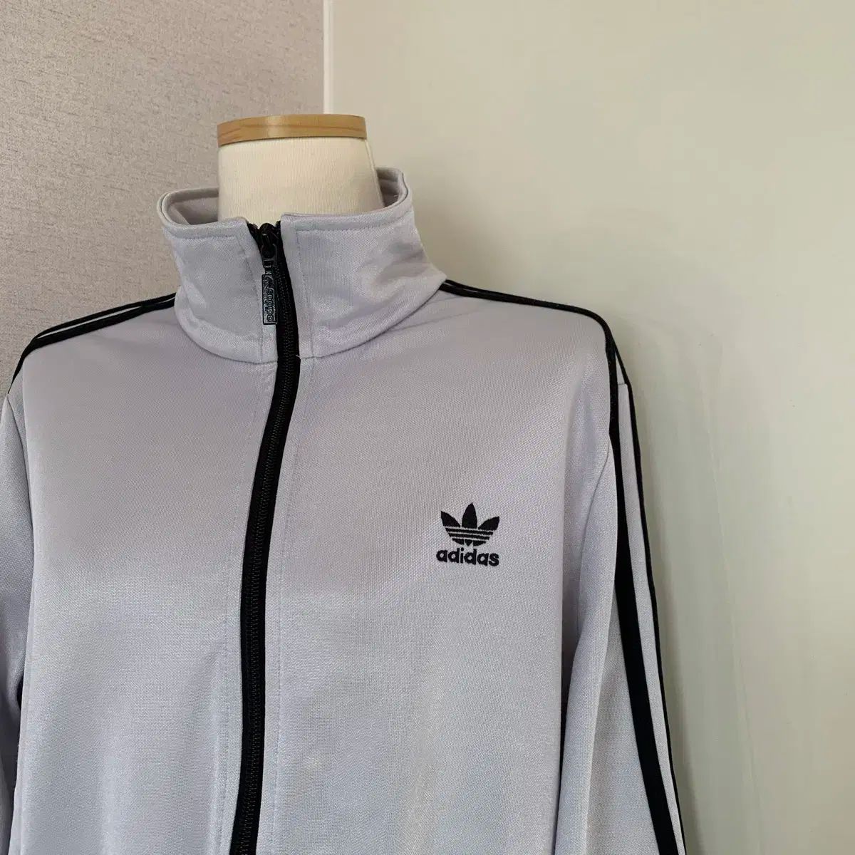 アディダス シルバー クロップド ジャージ M