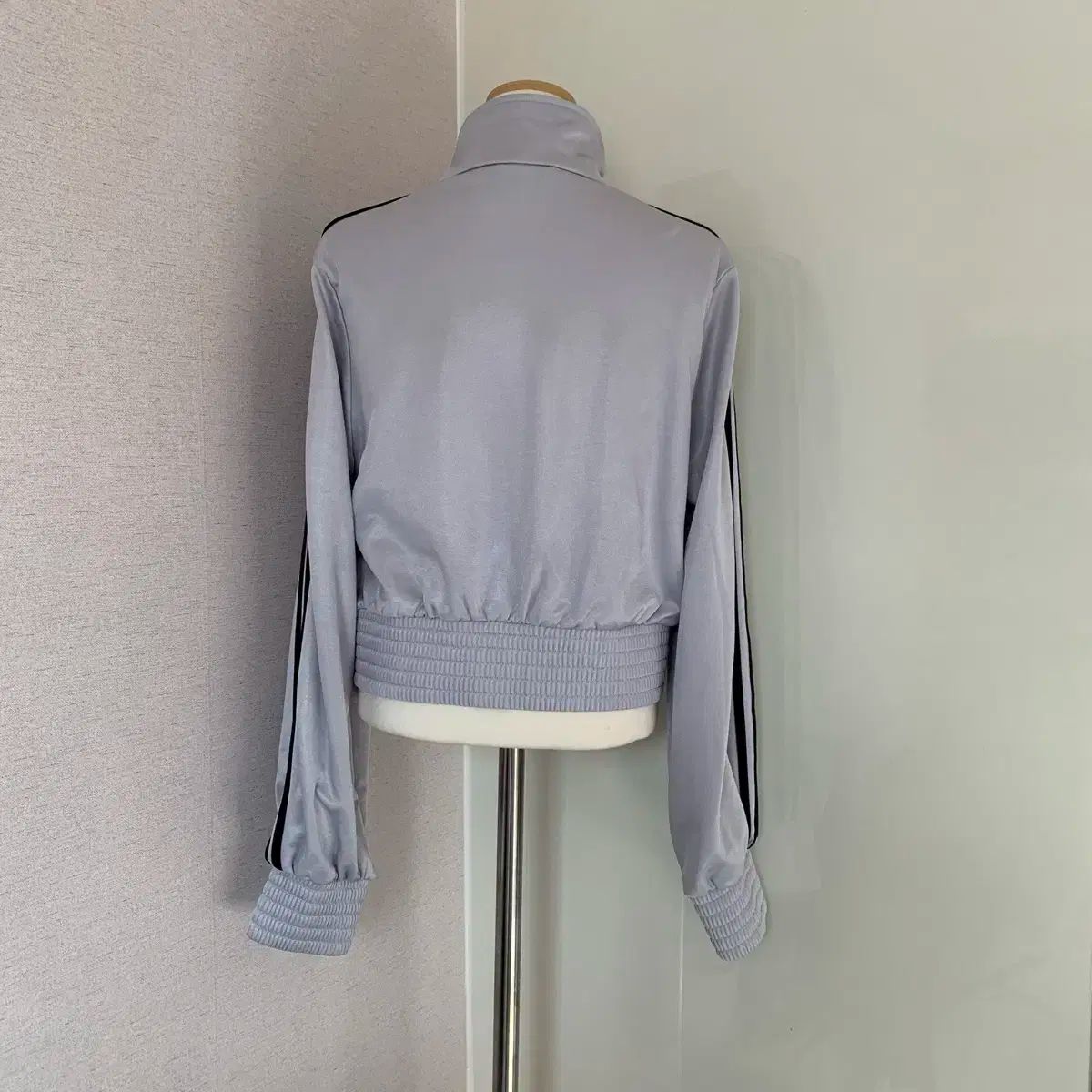  アディダス シルバー クロップド ジャージ M その他 セットアップ