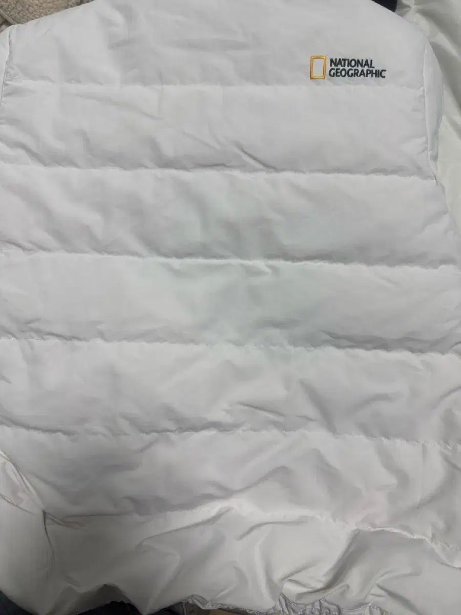 ナショナルジオグラフィック 軽量ダウン