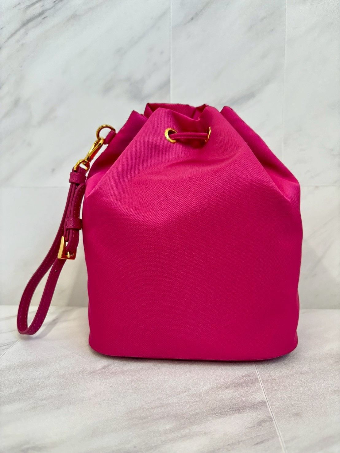 PRADA プラダ 巾着 袋 ミニ ポーチ ストラップ付 Nylon ナイロン ピンク トライアングル ロゴ ワッペン メンズ レディース 小物