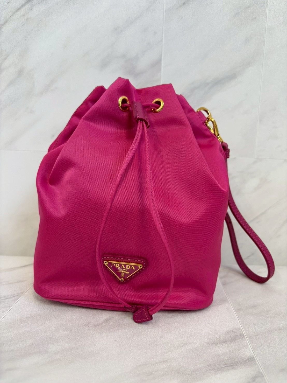 PRADA プラダ 巾着 袋 ミニ ポーチ ストラップ付 Nylon ナイロン ピンク トライアングル ロゴ ワッペン メンズ レディース 小物