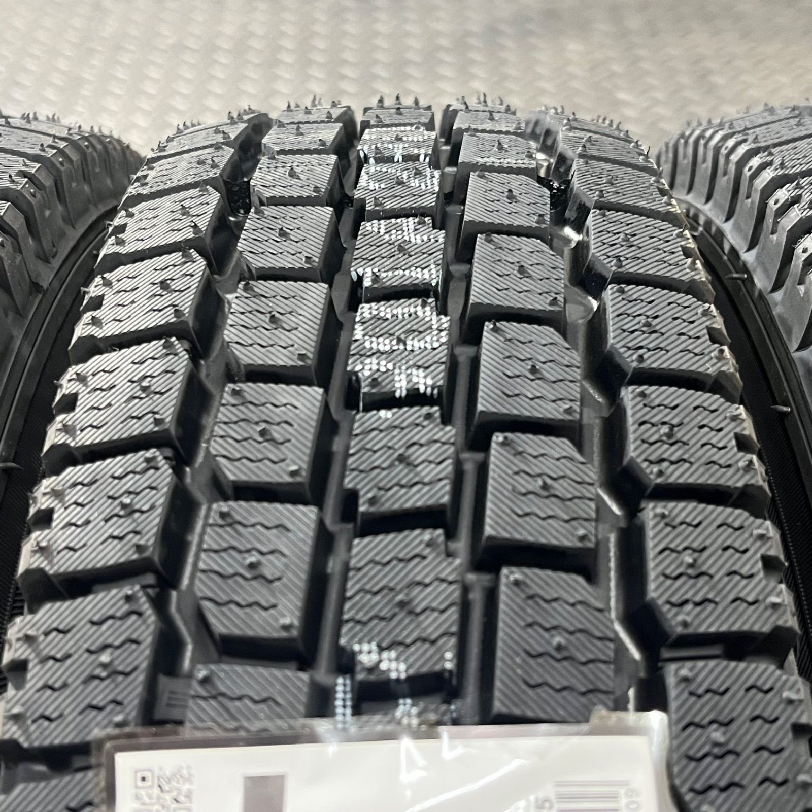 スタッドレスタイヤ 冬タイヤ