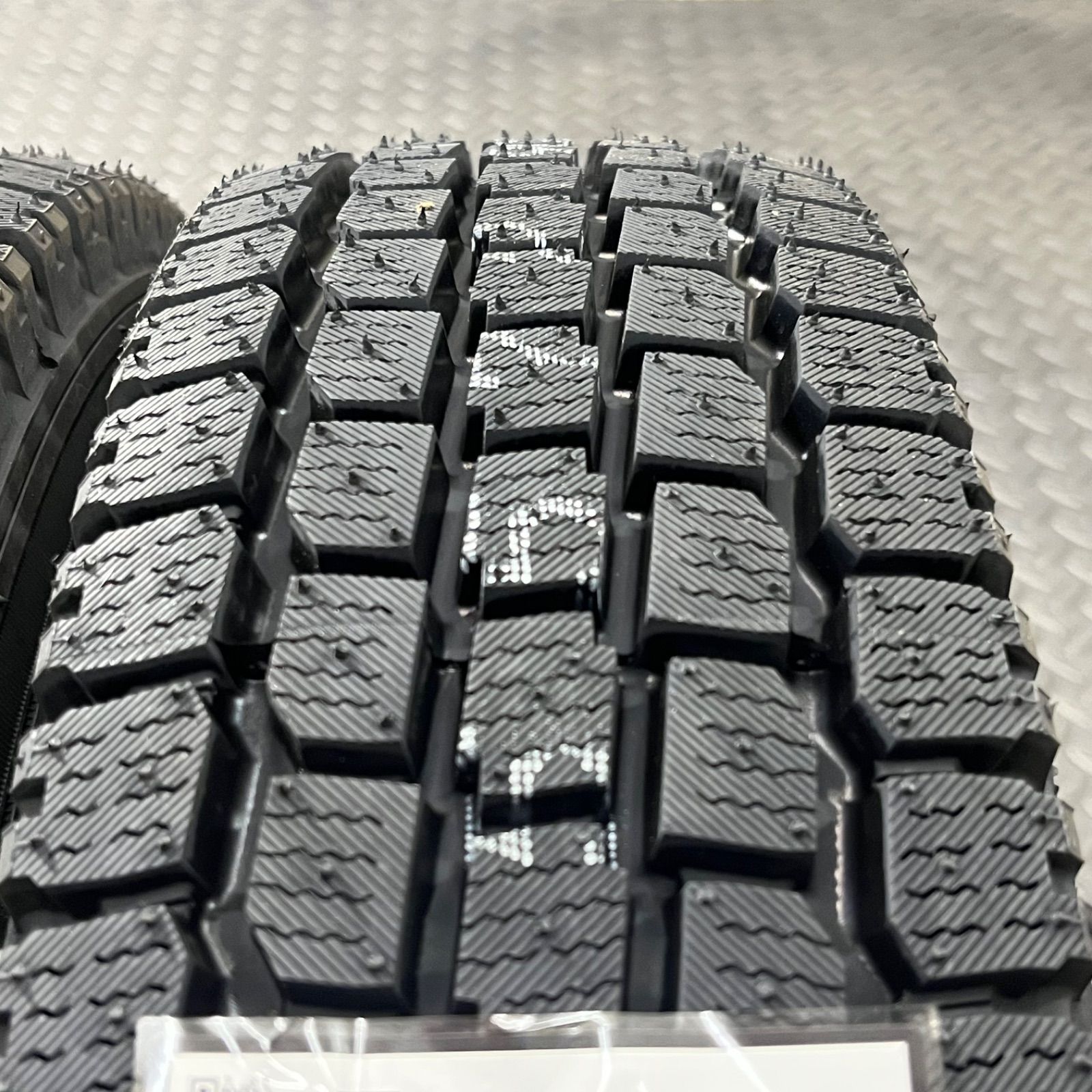 エブリィ スタッドレスタイヤ