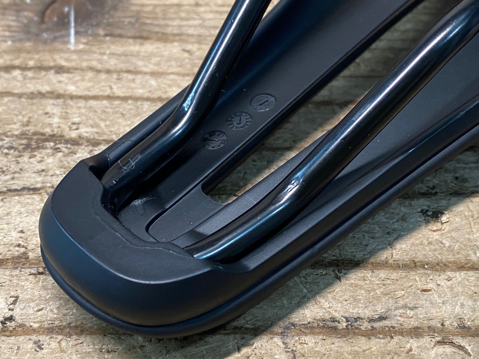 JN559 ボントレガー BONTRAGER アイオロス AEOLUS ELITE サドル 145mm BRIGHTFACE_UK