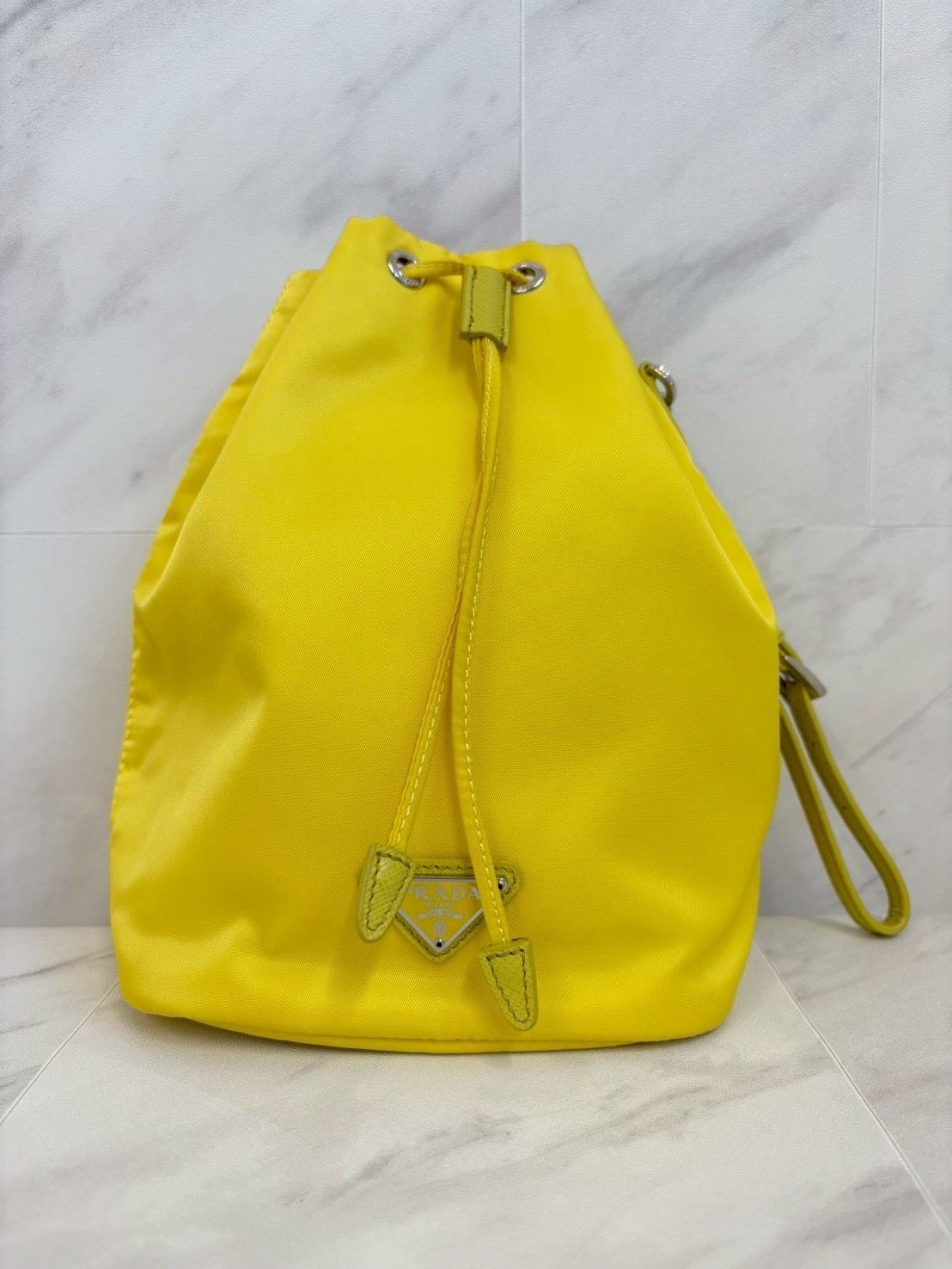 PRADA プラダ 巾着 袋 ミニ ポーチ ストラップ付 Nylon ナイロン 黄色 イエロー トライアングル ロゴ ワッペン メンズ レディース 小物