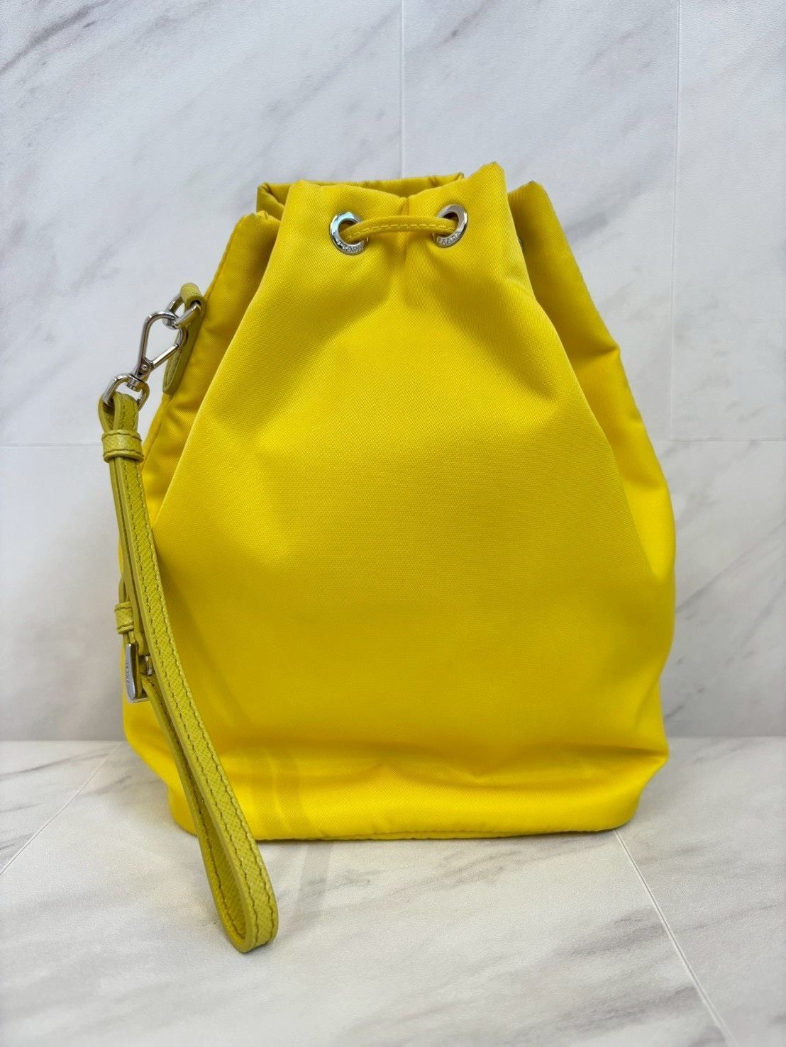 PRADA プラダ 巾着 袋 ミニ ポーチ ストラップ付 Nylon ナイロン 黄色 イエロー トライアングル ロゴ ワッペン メンズ レディース 小物