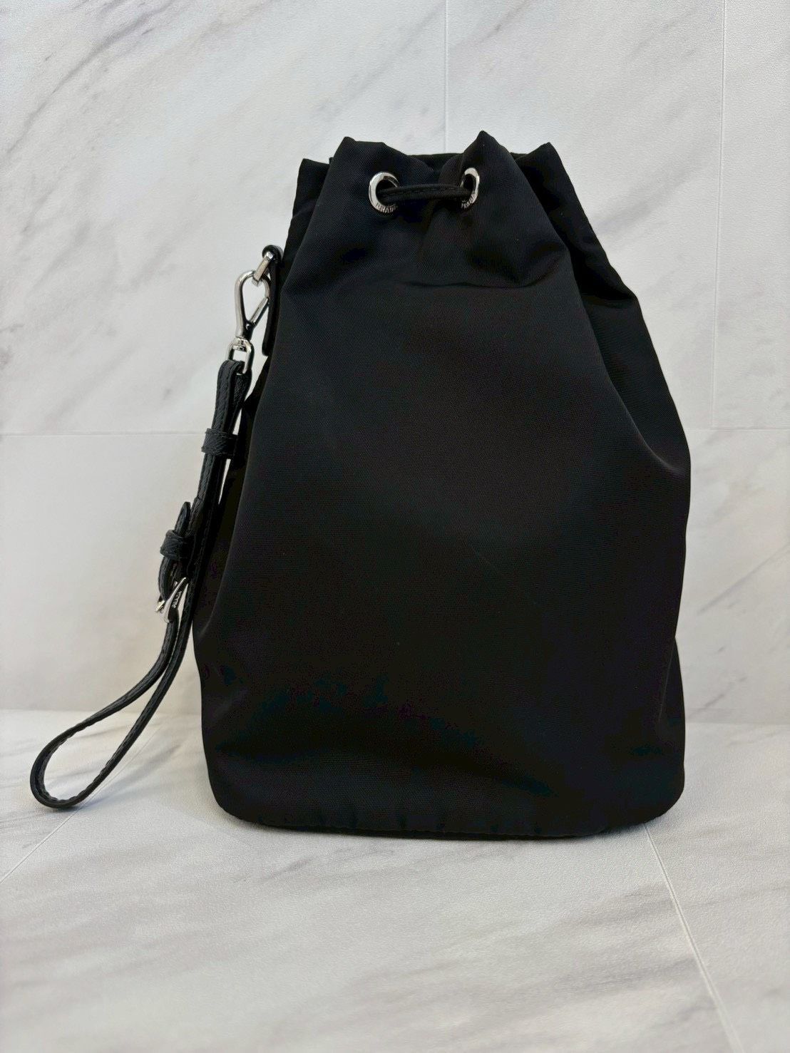 PRADA プラダ 巾着 袋 ミニ ポーチ ストラップ付 Nylon ナイロン 黒 ブラック トライアングル ロゴ ワッペン メンズ レディース 小物