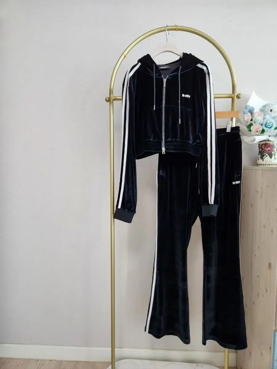 ノルディ ベルベット トレーニングウェア セット