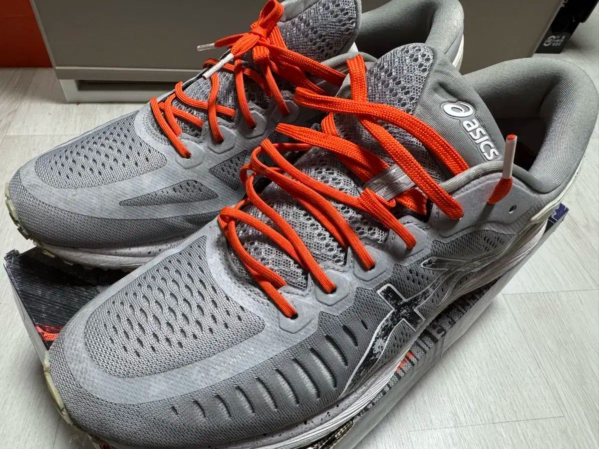 285 アシックス メタラン ランニングシューズ