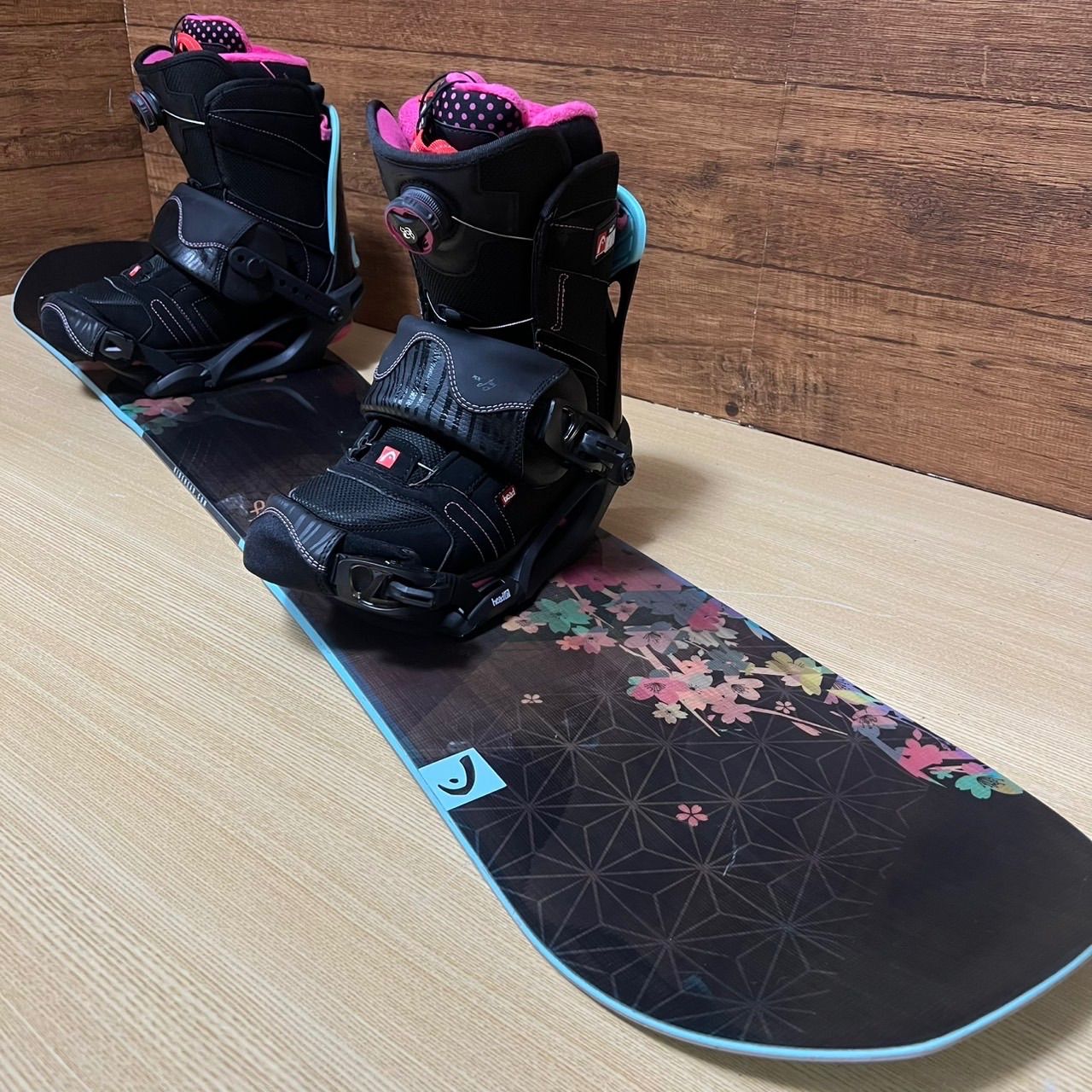 HEAD ヘッド スノーボードSPRING スプリング ハイブリッドキャンバー 142 cm バインディング ブーツ 25