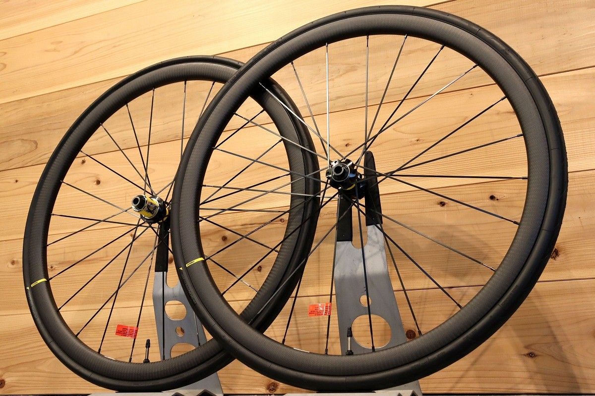 カーボン チューブレス