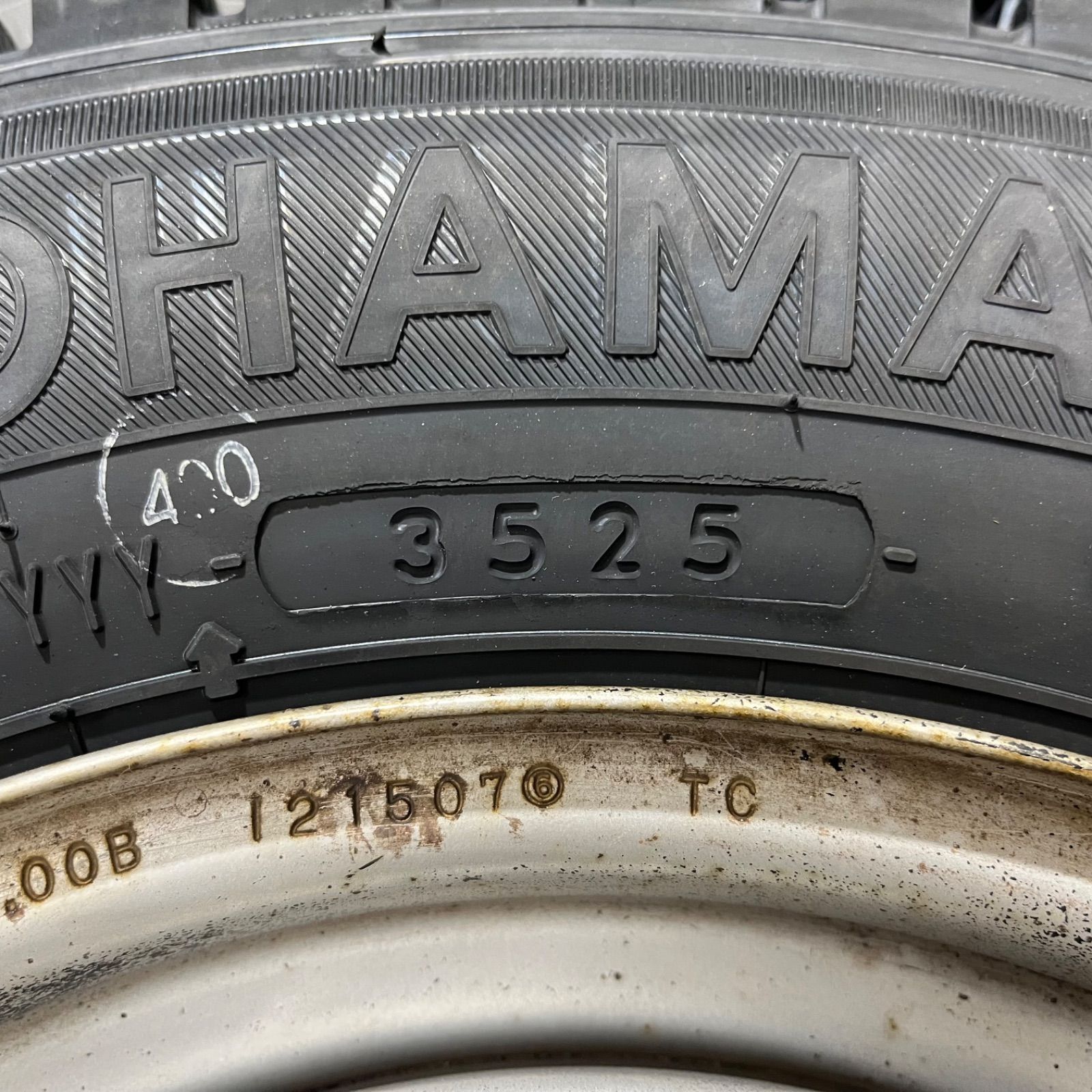  25年製 タイヤ 145 80 R 12 78 N LT ヨコハマ SY 01 V スバル サンバー サンバーディアス スタッドレスタイヤ 冬タイヤ 1141 12インチ以下 タイヤ ホイールセット