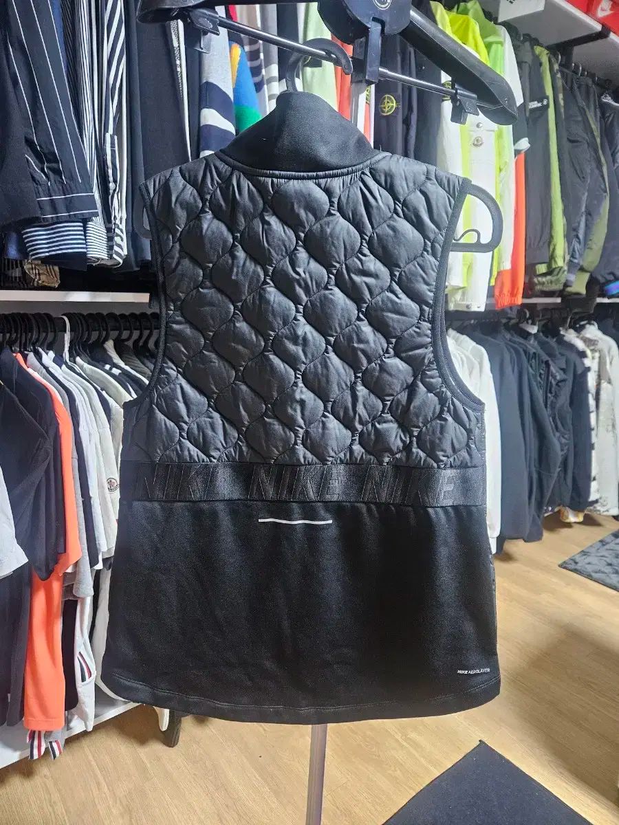 ナイキ レディース エアロレイヤー キルティング 軽量 ダウン ベスト