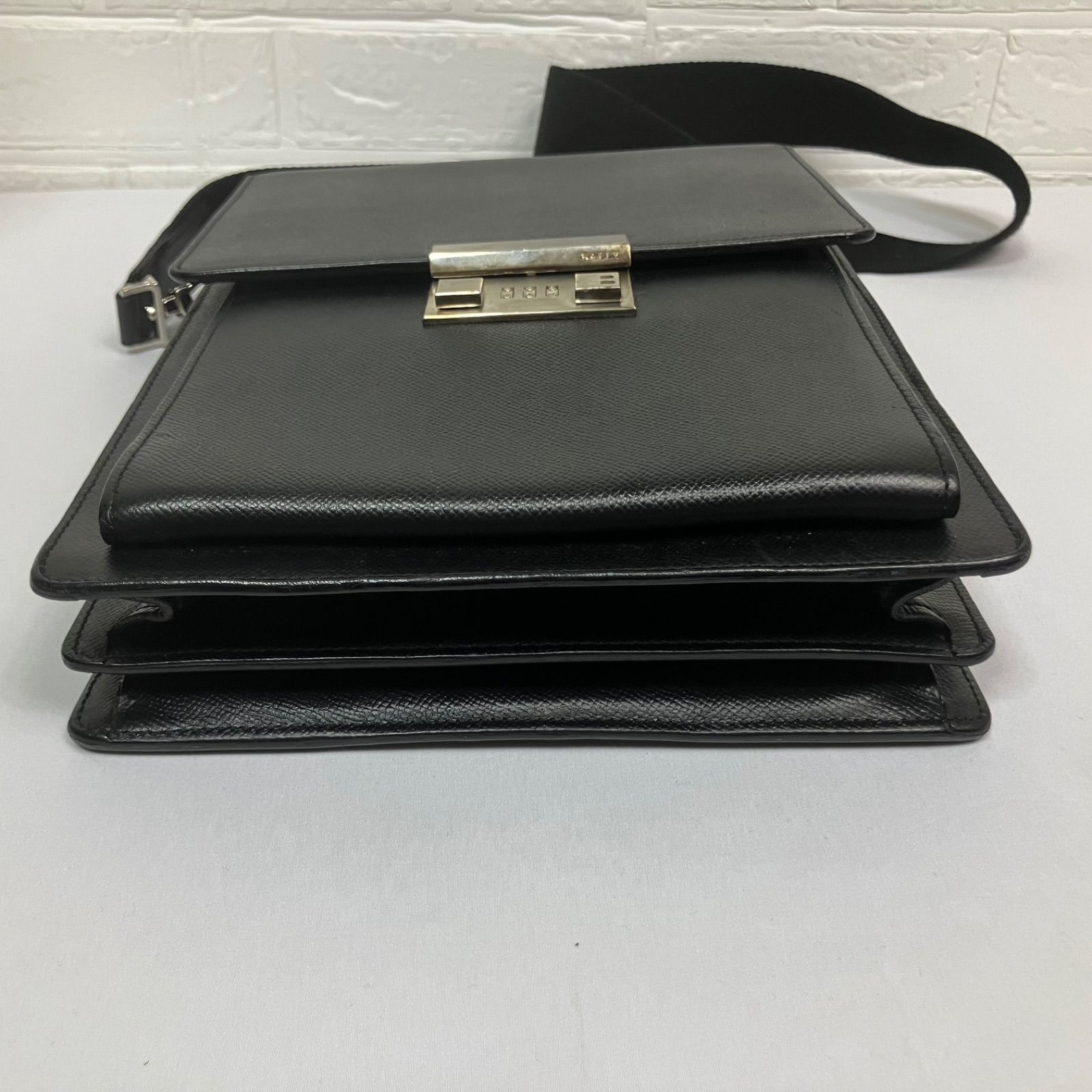 BALLY(バリー) ショルダーバッグ - レザー BALLY バリー】ショルダー 