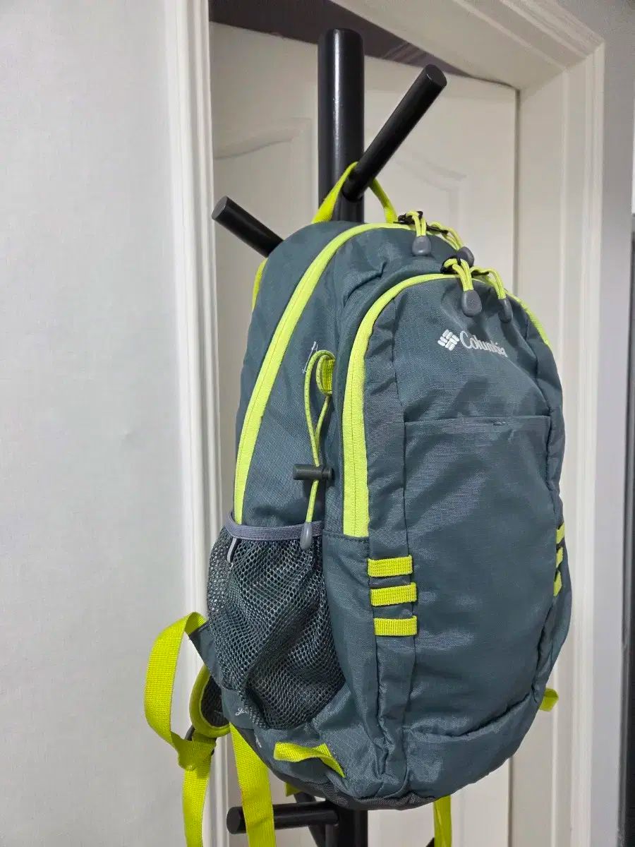 コロンビア バックパック グレー ライム色 18 L