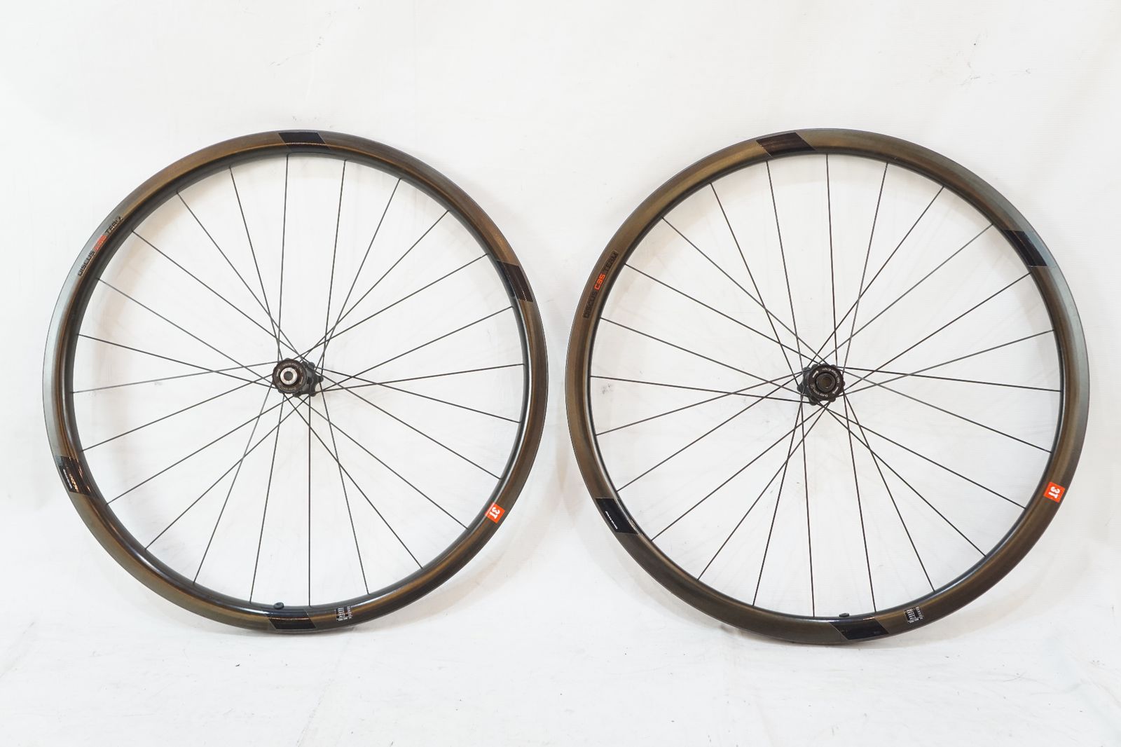 3T スリーティー DISCUS C35 TEAM STEALTH シマノ11速 ホイールセット バイチャリ浦和ベース